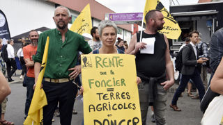 La Confédération paysanne avait déjà manifesté sont opposition à l'agrivoltaïsme et aux énergies vertes lors du Space de Rennes, le 12 septembre 2023.