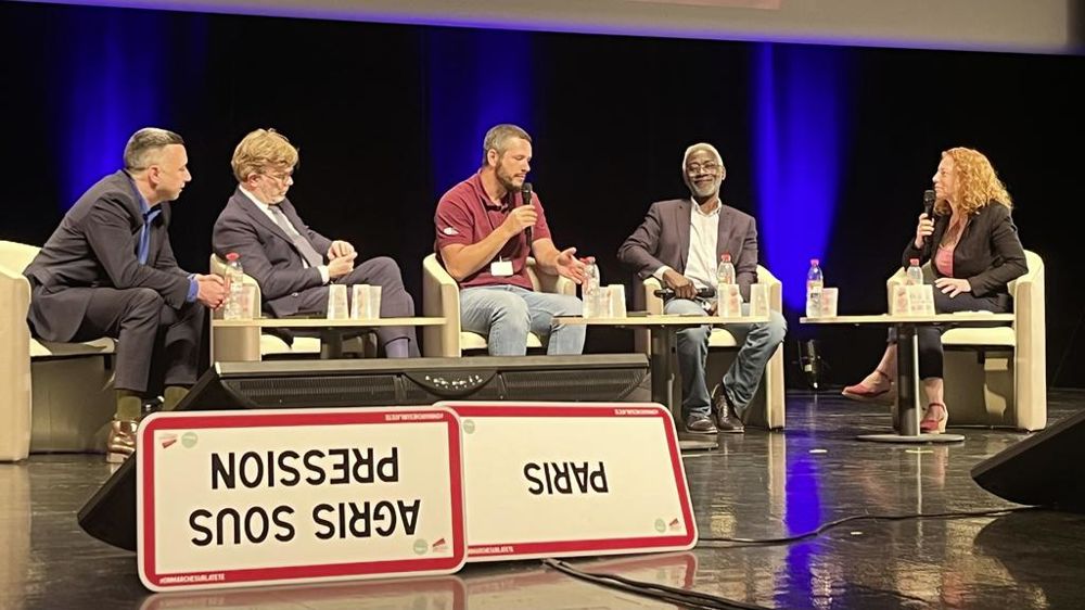 François Purseigle Marc Fesneau Jean-Baptiste Gilbert et Jonathan Ahovi lors de la table-ronde du congrès JA le 6 juin à Poitiers.
