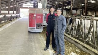 « Nous sommes en train d’abaisser l’âge au premier vêlage grâce à l’alimentation robotisée de précision », rapportent Loïs et Laurent Bouchiche. « Nous sommes en train d’abaisser l’âge au premier vêlage grâce à l’alimentation robotisée de précision », rapportent Loïs et Laurent Bouchiche.