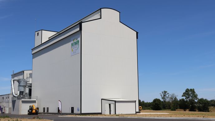 En triturant trois graines, dont la proportion pourra varier d'une année à l'autre, l'outil Nutralp, situé à Bâgé-Dommartin (Ain) et porté par Bresse Mâconnais, Capdis et Jura Mont-Blanc, s'offre une certaine flexibilité.