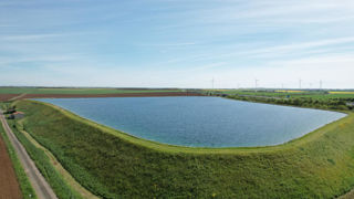 Une réserve d’eau d’irrigation, en l’occurrence un ouvrage alimenté par l’eau de pluie, a été vandalisée dans le Maine-et-Loire.
