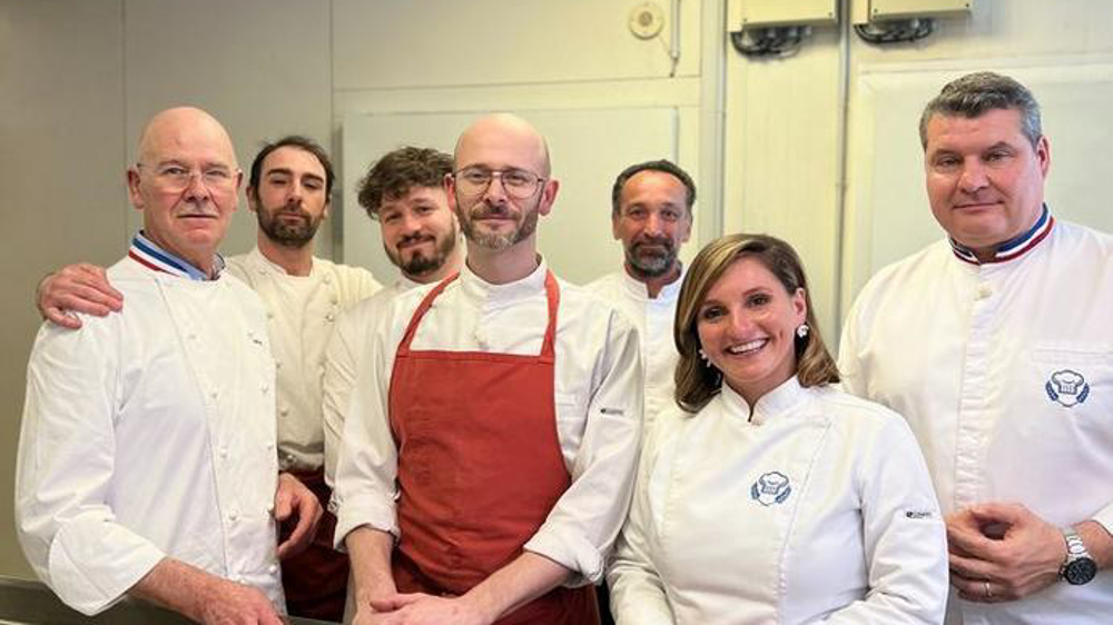 Jean-Marie Gautier, Sylvain Gautier, Adam Sadet, Lucien Gautier, Noëmie Honiat et Bruno Cormerais à la Maison Gautier d'Anglet lors des épreuves régionales.