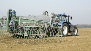 Deux études ont chiffré la part de phosphore et d'azote excrétés par les Français qui retourne à l'agriculture. Deux études ont chiffré la part de phosphore et d'azote excrétés par les Français qui retourne à l'agriculture.