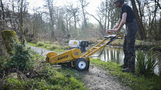 Le plus petit modèle de la gamme Rayco à moteur essence.