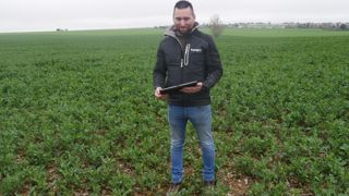 Avec son entreprise, Rémy Besnault module l'azote sur 600 ha de blé, 300 ha de colza et 400 ha d'orge.