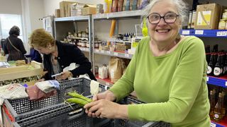 « Nous travaillons le plus possible en direct avec les producteurs », explique Catherine Lengellé, trésorière de l'épicerie participative du Val d'Orge.