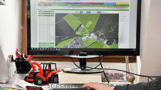 Pour être éligible aux aides Pac, une société, qu'elle soit civile ou commerciale, doit avoir un objet agricole, un code APE agricole et au moins un associé qui respecte les critères de l'agriculteur actif.