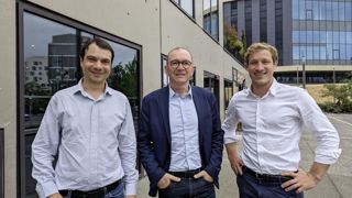 De gauche à droite, Clément Perez (co-fondateur de grafite), Jérôme Calleau (président d'InVivo), et André Cunze (co-fondateur de Grafite) De gauche à droite, Clément Perez (co-fondateur de grafite), Jérôme Calleau (président d'InVivo), et André Cunze (co-fondateur de Grafite)