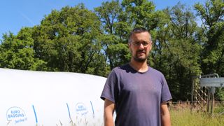 Nicolas Morande est éleveur à Camboulive (Corrèze). Avec son père Patrick, ils sont à la tête d'un troupeau de 100 vaches de race limousine.