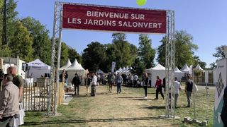 Salonvert, qui fêtera cette année ses vingt ans de présence au château de Baville, en région parisienne, verra le nombre d’exposants des « Jardins Salonvert » augmenter. C’est là que sont présents un nombre croissant de producteurs, tous les deux ans.