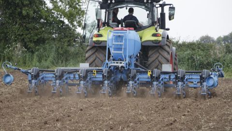 Un élément pour deux rangs semés