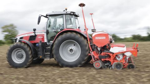 Le semoir Maschio Gaspardo Chrono 306 à six rangs s’équipe du système de distribution des semences à double flux d’air.