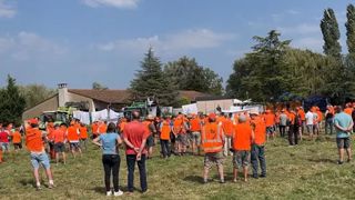 Représentants de la FDSEA et de la Fédération des chasseurs de la Loire ont perturbé la venue du microparti du député Aymeric Caron.