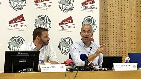 Pierrick Horel et Arnaud Rousseau, présidents de Jeunes Agriculteurs et de la FNSEA, lors de la conférence de presse du 29 août 2024.
