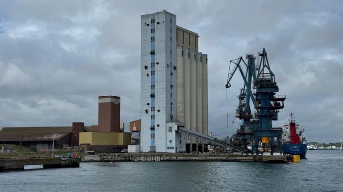 Même si 73% des matières premières utilisées par les fabricants d’aliments français sont françaises, les importations focalisent les efforts de décarbonation.