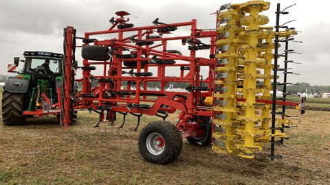 Pöttinger : le scapleur Plano VT 6060 travaille sur 6 m de large Pöttinger : le scapleur Plano VT 6060 travaille sur 6 m de large