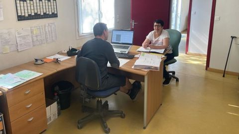 S. Guiheneuf trésorière de la Cuma Saint-Joseph et le comptable