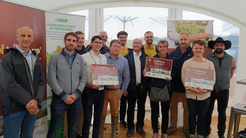 Les lauréats du Challenge Négoce-up' 2024 avec les organisateurs.