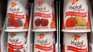Lactalis reprend les activités de la marque Yoplait aux Etats-Unis, tandis que Sodiaal rachète les activités canadiennes. Lactalis reprend les activités de la marque Yoplait aux Etats-Unis, tandis que Sodiaal rachète les activités canadiennes.