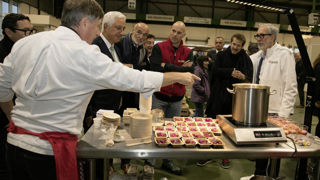 Pour célébrer ses vingt ans le 17 septembre 2024, le Carreau des producteurs à Rungis invite l'acteur Guillaume Canet.