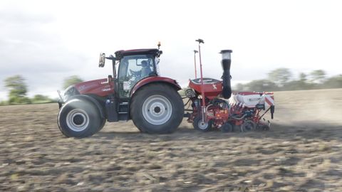 L’Optima V dispose d’un châssis indexable. Ici en version 6+1 rangs il permet de modifier son inter-rang rapidement sur une plage de 45 à 80 cm.