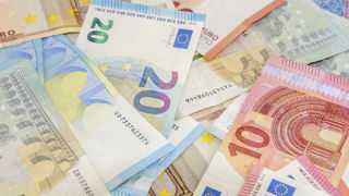 L’Allemagne, soutenue par la France, a proposé au Conseil des ministres européens de l’Agriculture de porter le plafond des aides dites « de minimis » à 50 000 euros sur trois ans, au lieu de 20 000 euros actuellement. L’Allemagne, soutenue par la France, a proposé au Conseil des ministres européens de l’Agriculture de porter le plafond des aides dites « de minimis » à 50 000 euros sur trois ans, au lieu de 20 000 euros actuellement.