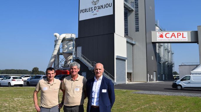 Sébastien Beauvallet, responsable céréales, Christian Blet, président, et Jérôme Lemasson, DG de la CAPL, ont inauguré l'usine Perles d'Anjou, jeudi 19 septembre, à Longué-Jumelles (Maine-et-Loire).