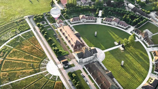 Le Cercle immense, au cœur de la Saline royale, servira d’écrin au congrès annuel des adhérents d’Hortis en octobre 2024. Le Cercle immense, au cœur de la Saline royale, servira d’écrin au congrès annuel des adhérents d’Hortis en octobre 2024.