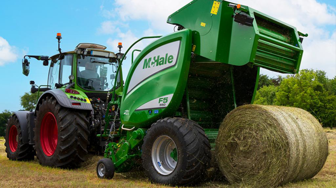 La nouvelle gamme de McHale réalise des balles de 1,25 m de diamètre pour 1,23 m de large.