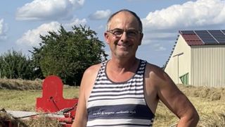 La proximité de la Suisse accroit la compétition sur les terres agricoles, comme peut en témoigner Didier Kohler, éleveur laitier dans le Haut-Rhin.. La proximité de la Suisse accroit la compétition sur les terres agricoles, comme peut en témoigner Didier Kohler, éleveur laitier dans le Haut-Rhin..