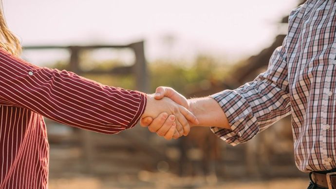 Le cédant doit être ouvert aux idées et projets du repreneur, même si celui-ci n'est pas encore chez lui, et le candidat à la reprise compréhensif car céder sa ferme et partir en retraite sont des étapes difficiles dans la vie d'un éleveur.