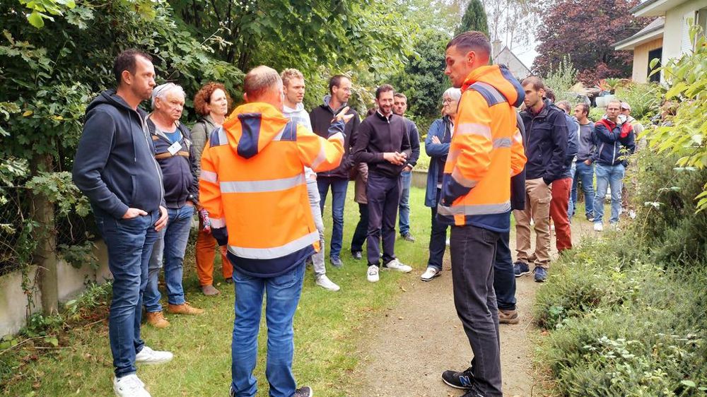 Ille-et-Vilaine Tourisme organise chaque année une journée technique dans le cadre de l’animation du label Villes et Villages fleuris. La dernière en date portait sur les arbustes. Ille-et-Vilaine Tourisme organise chaque année une journée technique dans le cadre de l’animation du label Villes et Villages fleuris. La dernière en date portait sur les arbustes.