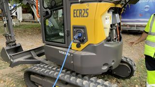 De plus en plus de villes en Europe du Nord imposent que les chantiers qu’elles commandent soient réalisés avec des outils électriques. Une tendance qui pourrait arriver rapidement en France… De plus en plus de villes en Europe du Nord imposent que les chantiers qu’elles commandent soient réalisés avec des outils électriques. Une tendance qui pourrait arriver rapidement en France…