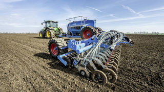 Lemken dévoile le Solitair ST, un semoir solo de 12 m de largeur. Lemken dévoile le Solitair ST, un semoir solo de 12 m de largeur.