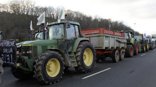 La FNSEA ET JA annoncent qu'ils mobiliseront les agriculteurs à partir de la mi-novembre. La FNSEA ET JA annoncent qu'ils mobiliseront les agriculteurs à partir de la mi-novembre.