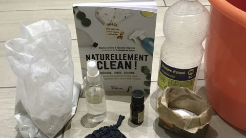 Le livre « Naturellement clean ! », de Nicolas Simon et Maxime Deguine, donne des recettes simples et naturelles pour l'entretien de sa maison.