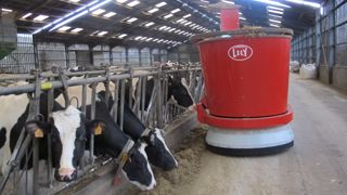 Les robots d'alimentation permettent une augmentation de la production laitière là où la ration n'était pas disponible 24h sur 24 auparavant.