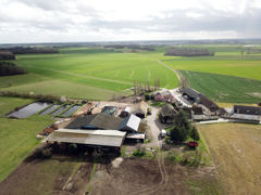 Les bâtiments d’élevages sont tenus de respecter certaines distances d’implantation par rapport aux habitations occupée par des tiers. Les bâtiments d’élevages sont tenus de respecter certaines distances d’implantation par rapport aux habitations occupée par des tiers.