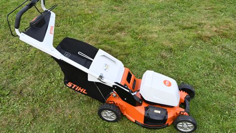 Tondeuse RMA 756 V : la nouvelle référence professionnelle chez Stihl. Tondeuse RMA 756 V : la nouvelle référence professionnelle chez Stihl.