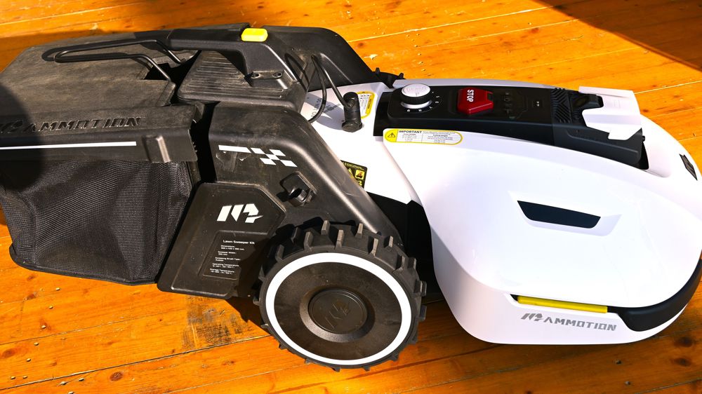 Robot de tonte et de balayage Yuka, du fabricant chinois Mammotion.