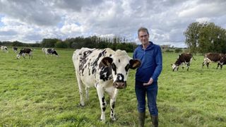 Olivier Timmerman (photo), sa femme Carine et son frère Rémi ont réussi à recréer de la valeur ajoutée sur leur exploitation en montant un troupeau de vaches normandes pour fabriquer des fromages. Olivier Timmerman (photo), sa femme Carine et son frère Rémi ont réussi à recréer de la valeur ajoutée sur leur exploitation en montant un troupeau de vaches normandes pour fabriquer des fromages.
