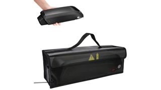 Le sac ignifuge pour batterie de vélo électrique permet d'éviter tout départ d'incendie. Le sac ignifuge pour batterie de vélo électrique permet d'éviter tout départ d'incendie.