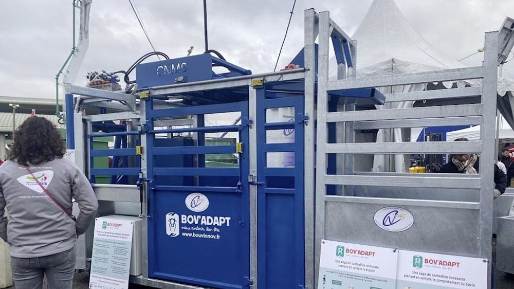 Cage de contention Bov'Adapt au Sommet de l'élevage 2024.