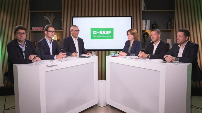 De g. à dr. : Hubert Pottiau, responsable grands comptes prescription et affaire réglementaires, Benjamin Gicquel, responsable du pôle agroécologie, stewardship et filières, Jean-Jacques Pons, directeur général, Lucie Meyer, directrice innovation, durabilité et réputation, Loïc Maujean, directeur xarvio Digital Farming  France et Pascal Lacroix, responsable territoire est, lors de la conférence annuelle de BASF, jeudi 7 novembre.