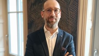 Artisan fleuriste depuis près de trente ans, Florent Moreau, nouveau président de Valhor, succède à Catherine Muller (issue du collège « Paysage »), pour respecter la présidence tournante de l’interprofession.