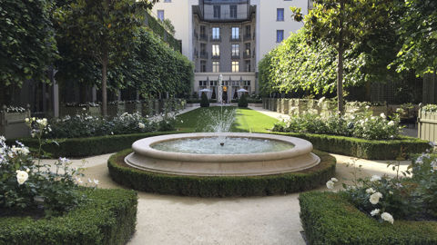 Une réalisation N2B Arrosage à Paris, au Ritz, place Vendôme. Une réalisation N2B Arrosage à Paris, au Ritz, place Vendôme.