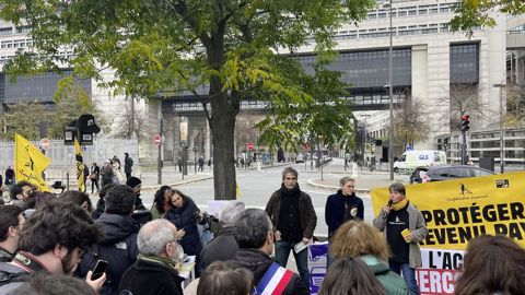 Manifestation du collectif Stop Ceta-Mercosur devant le ministère de l'Economie, le 13 novembre, à Paris