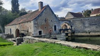 Chef-d’œuvre du patrimoine industriel du XVIIIe siècle, la forge de Buffon est nichée dans un cadre verdoyant et bucolique à proximité du canal de Bourgogne. Chef-d’œuvre du patrimoine industriel du XVIIIe siècle, la forge de Buffon est nichée dans un cadre verdoyant et bucolique à proximité du canal de Bourgogne.