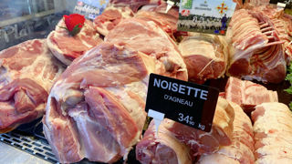 Les boucheries, deuxième débouché pour la viande d'agneau, ont conforté leur place écoulant 35 % des volumes totaux en 2021 contre 24 % en 2014. Les boucheries, deuxième débouché pour la viande d'agneau, ont conforté leur place écoulant 35 % des volumes totaux en 2021 contre 24 % en 2014.