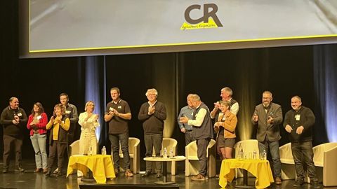 Congrès de la Coordination rurale à Poitiers le 20 novembre : au centre, le philosophe Michel Onfray, et Véronique le Floc'h, (deuxième à sa droite).